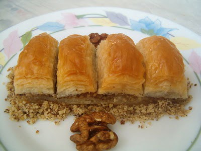 online pastane Essiz lezzette 1 kilo cevizli baklava  Batkent Ankara cicek , cicekci 