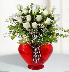 cam kalp içerisinde 12 adet beyaz gül  Batıkent Ankara online çiçek gönderme sipariş 