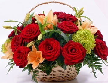 Sepette 5 adet kırmızı gül ve kır çiçekleri  Batıkent Ankara çiçek gönderme sitemiz güvenlidir  