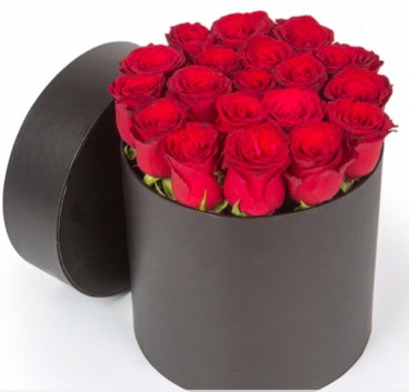 21 adet siyah kutuda kırmızı gül  Batıkent Ankara hediye çiçek yolla 