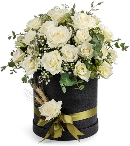 Kutu içerisinde 33 adet beyaz gül tanzimi  Batıkent Ankara çiçek mağazası , çiçekçi adresleri 